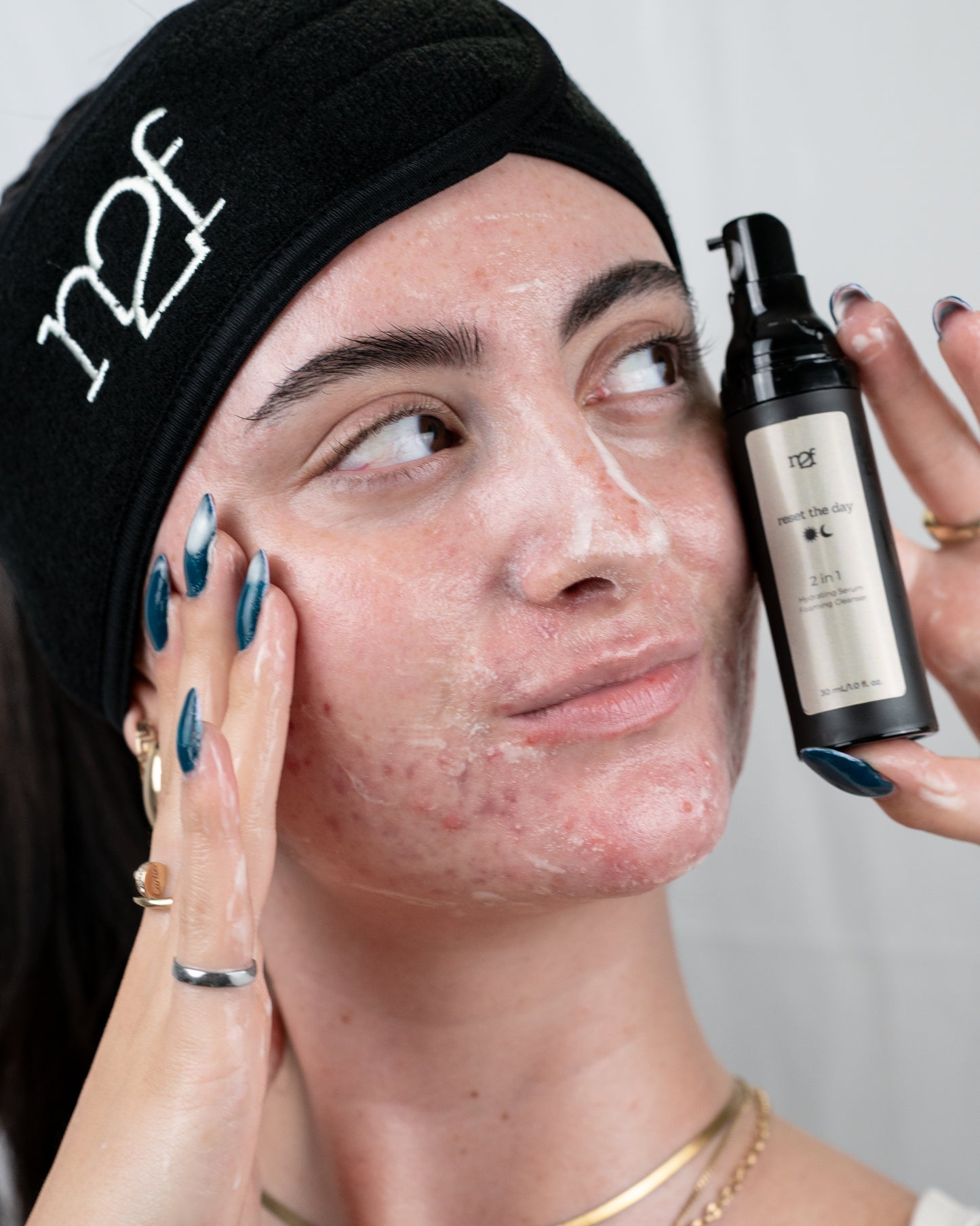 reset the day - 2 in 1 hydrating serum foaming cleanser