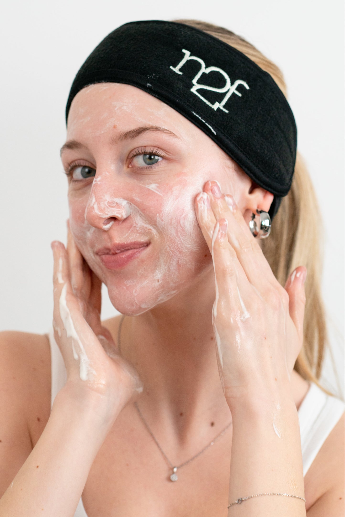 reset the day - 2 in 1 hydrating serum foaming cleanser